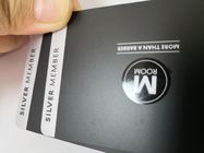 Серебряные металлические визитные карточки ПВК с лоснистым УЛЬТРАФИОЛЕТОВЫМ подгонянным логотипом