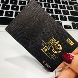 Визитные карточки ПВК 100% пластиковые с магнитом обнажают пятно УЛЬТРАФИОЛЕТОВОЕ 4К печатая поверхность Матт